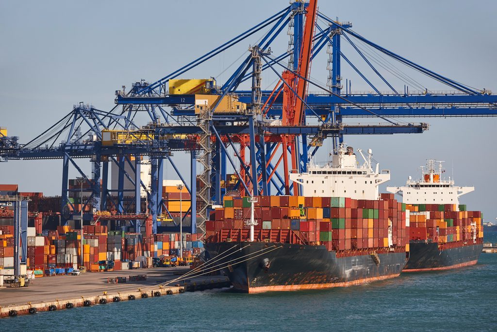 Customs Broker vs Freight Forwarder
